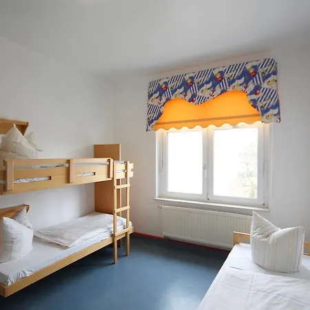 Hostal Djh *